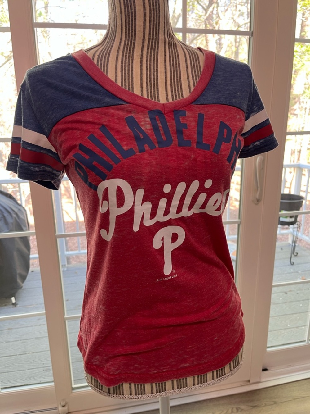 Philadelphia Phillies Women’s V-Neck Short Sleeve Burnout Tee
